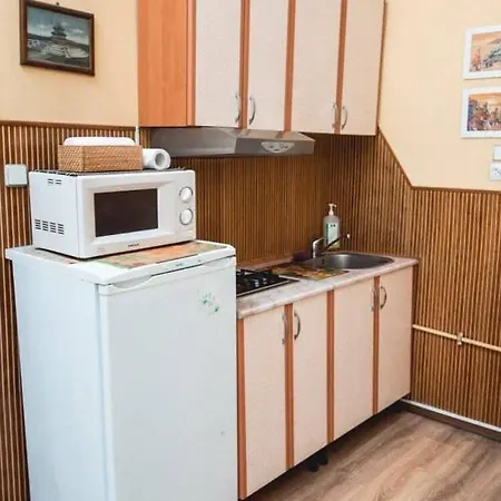 Veronica In Center Apartment