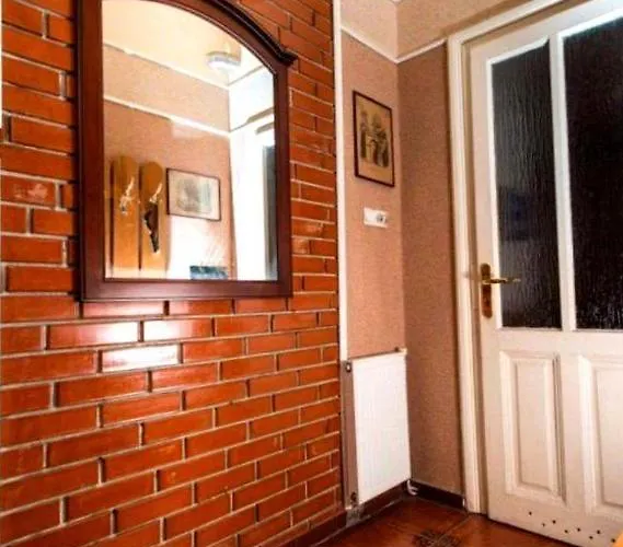 Veronica In Center * Λβιβ